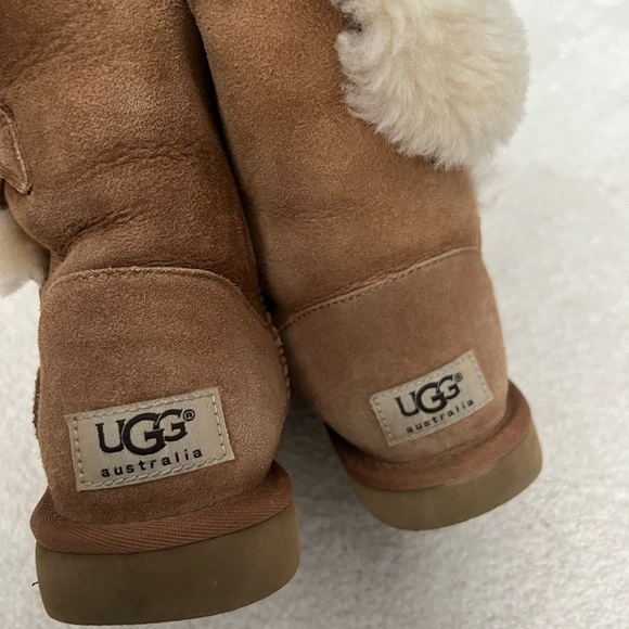 Gently worn uggs - Picture 3 of 4